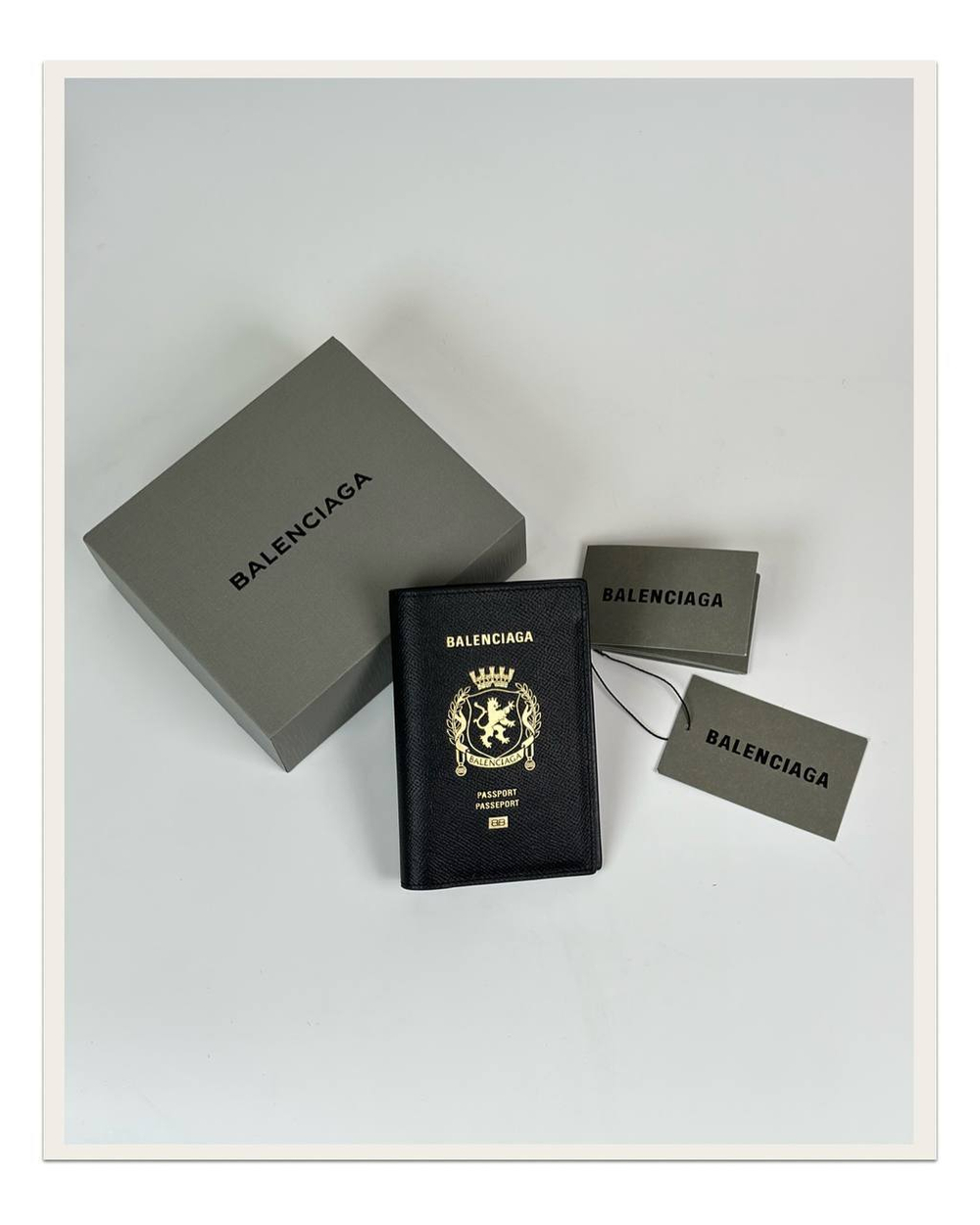 Обложка Balenciaga