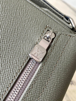 Louis Vuitton District PM
