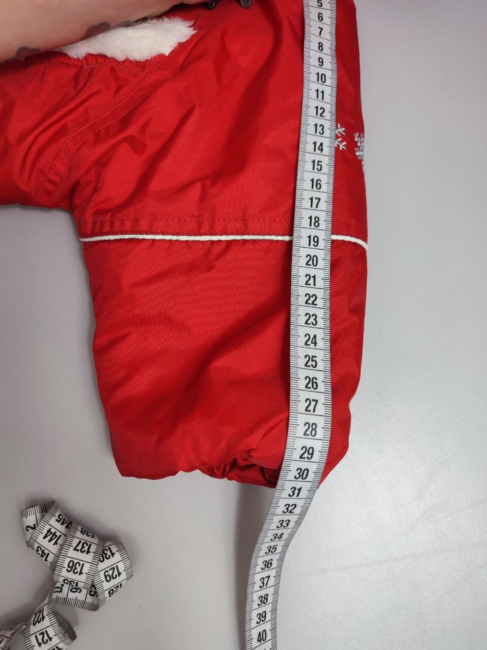 Комбинезон зимний с капюшоном на 6 месяцев