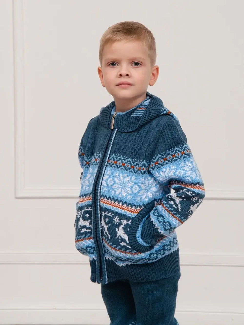 Кофта вязаная на молнии