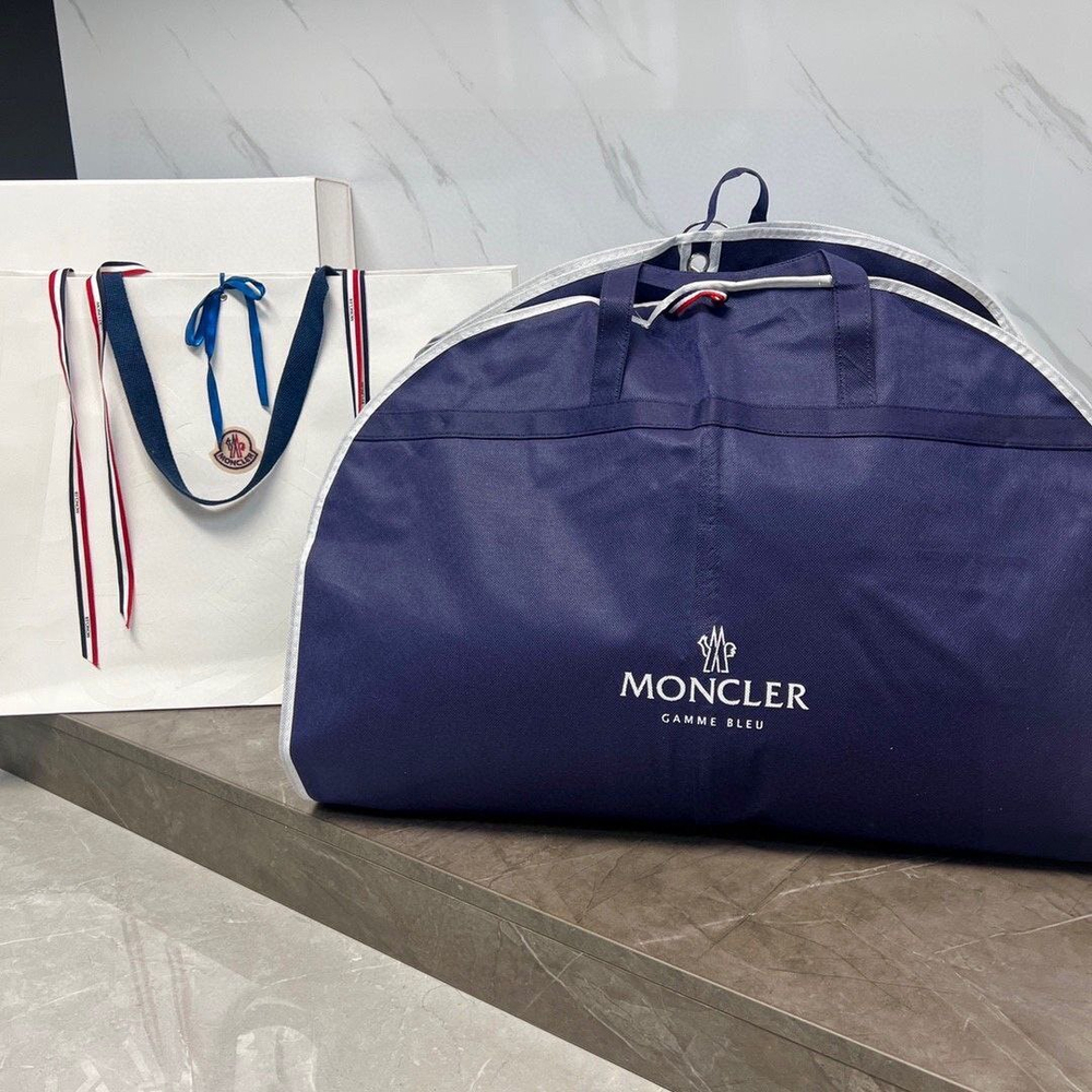 Пуховик Moncler