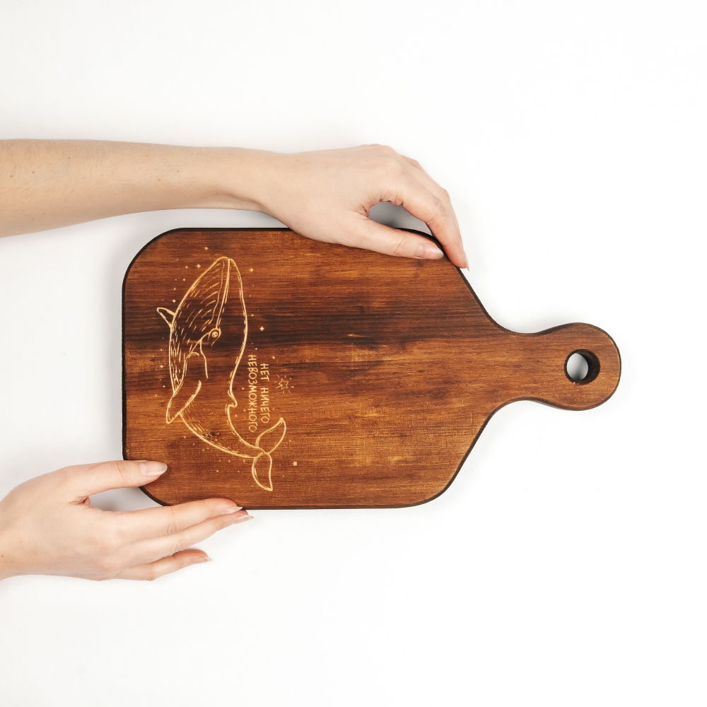 Доска разделочная из древесины сибирского кедра с гравировкой "Нет ничего невозможного". RD76