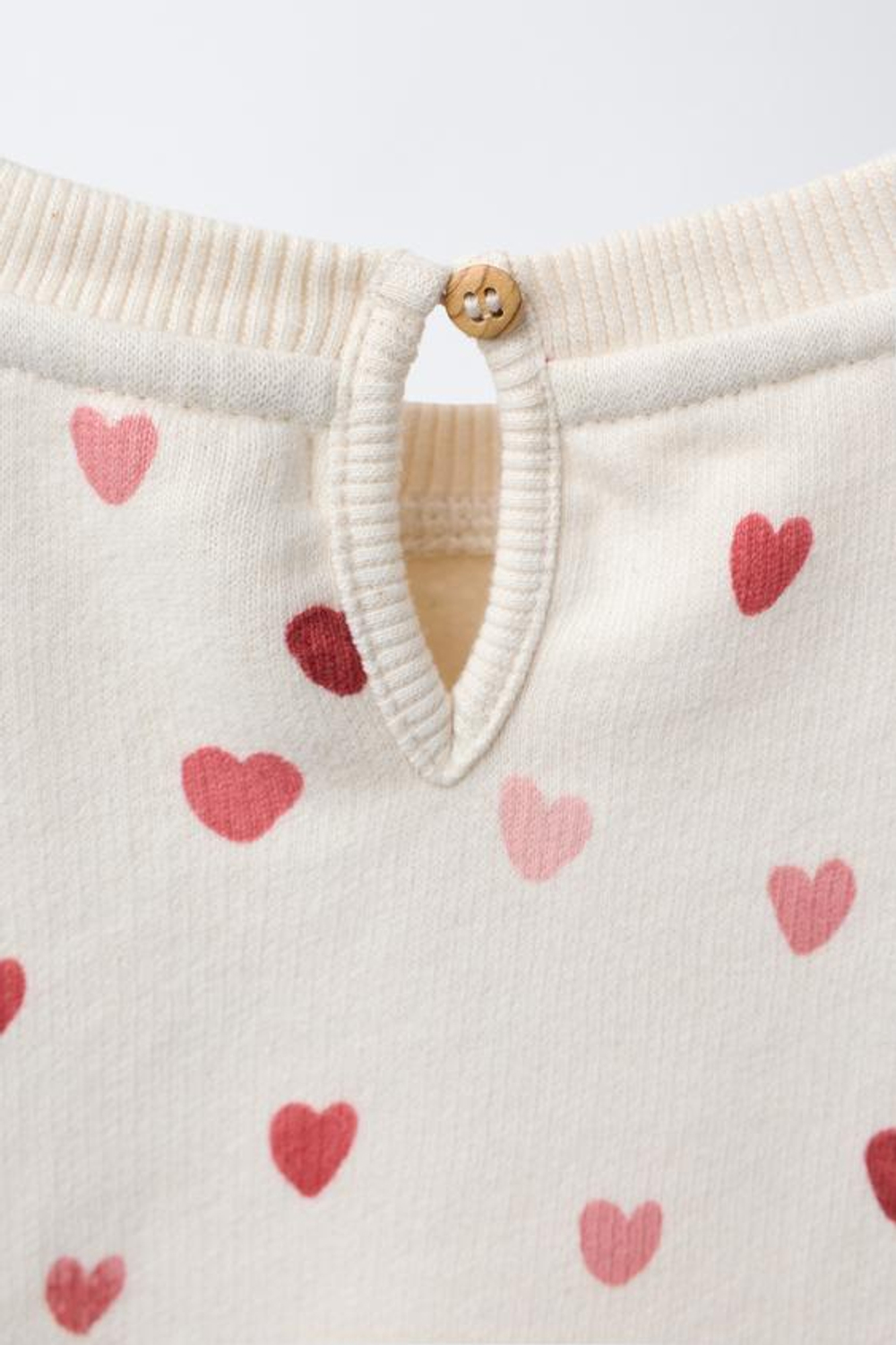 ZARA ТОЛСТОВКА С СЕРДЕЧКАМИ, ЭКРЮ