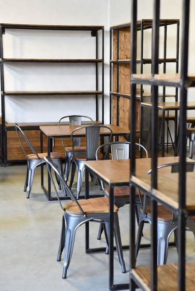 Почему мебель на металлическом каркасе выгоднее для бизнеса