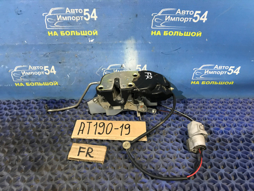 Замок двери передней правой TOYOTA CARINA E 1996