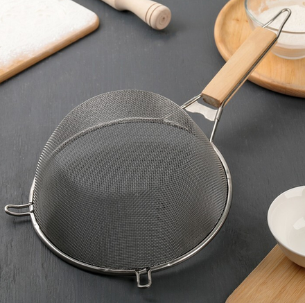 Сито с деревянной ручкой метал., подвес., d=21см