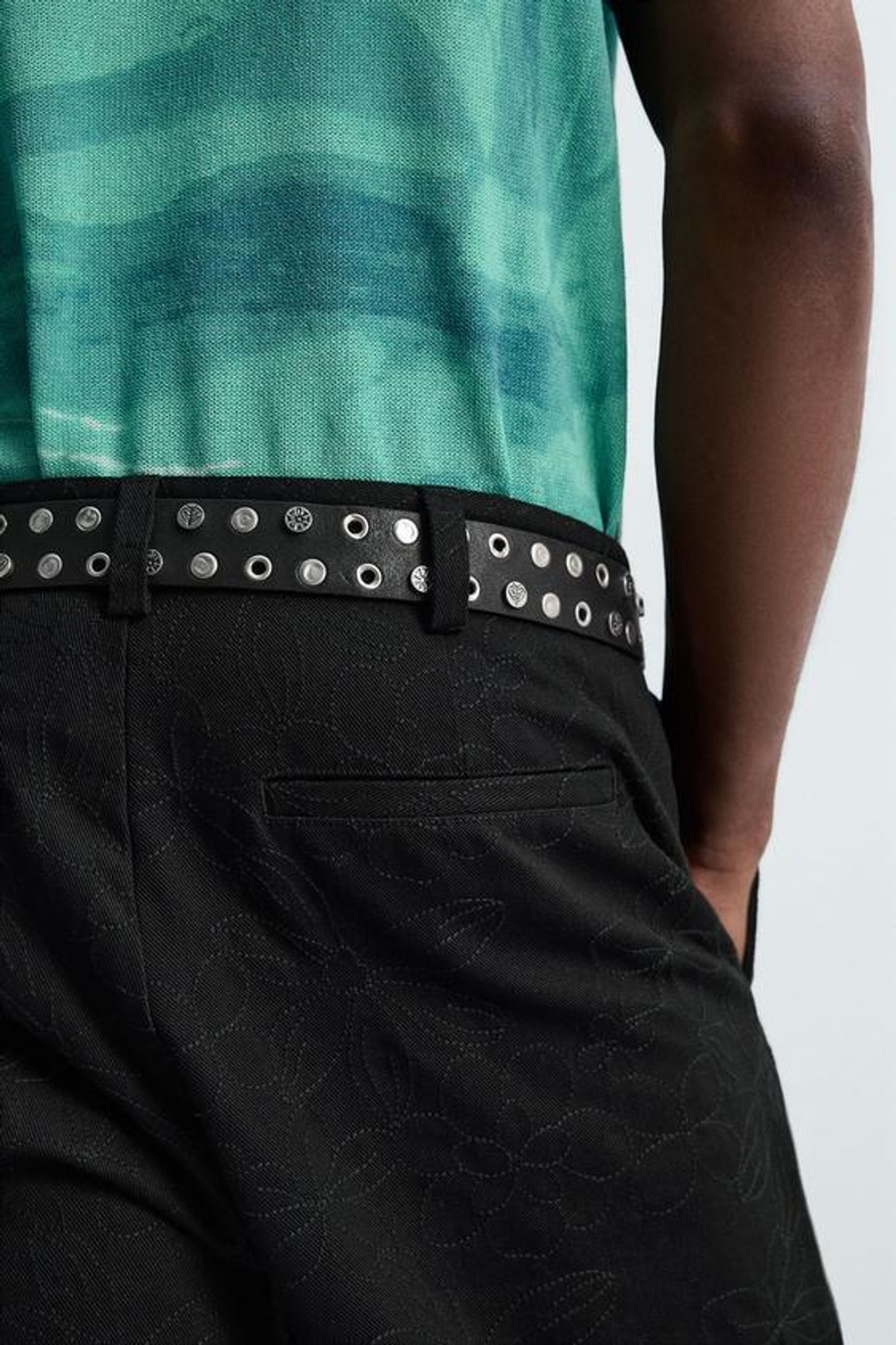 ZARA БРЮКИ С ЦВЕТОЧНОЙ ВЫШИВКОЙ, ЧЕРНЫЙ