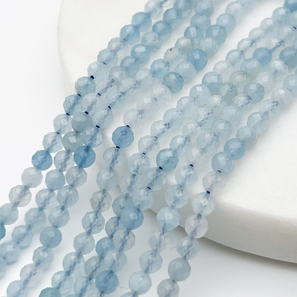 Аквамарин граненый бусины, размер около 3,5-3,7 мм, цена за отрезок 19 см (1/2 нити)