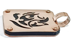 Ювелирная подвеска из серебра с позолотой и вставкой из пластика