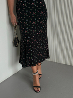 Силуэтное платье в цветок