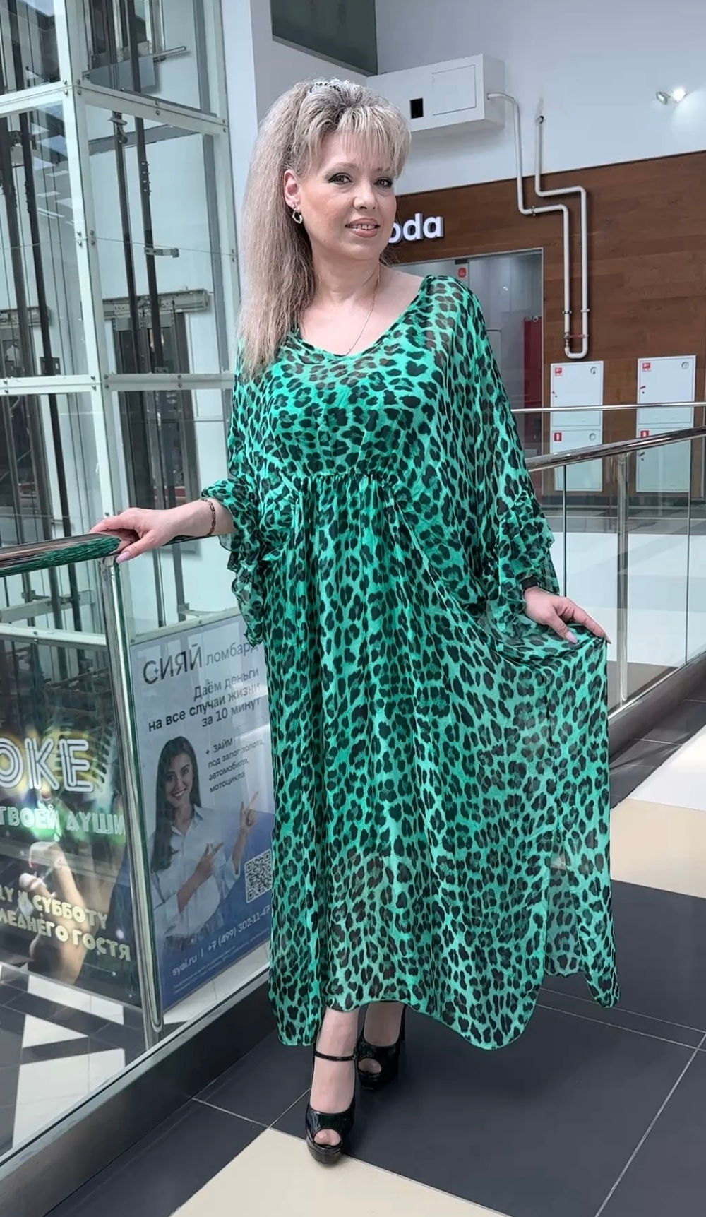 Двойное, длинное, эффектное платье в изумрудном цвете