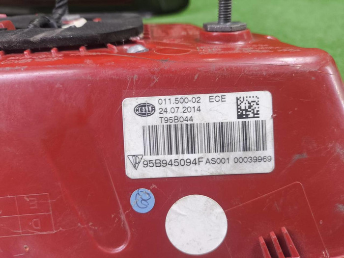 Фонарь правый внутренний Porsche Macan 95b (14-18)