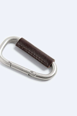 ZARA БРЕЛОК ДЛЯ КЛЮЧЕЙ С ЗАСТЕЖКОЙ-КАРАБИНОМ, КОРИЧНЕВЫЙ
