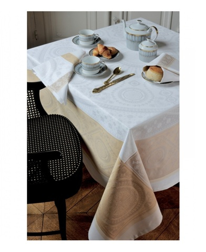 Скатерть Garnier Thiebaut Imperatrice Gold (172 x 252 см)