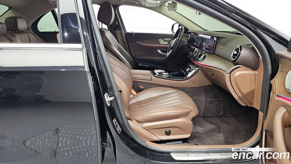 Mercedes-Benz E-Class W213 E300 4MATIC Exclusive (10.2020)