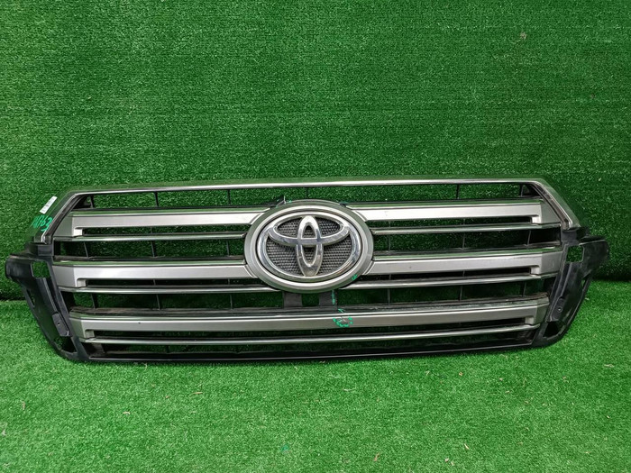 Решетка радиатора Toyota Land Cruiser 200 (2015-2021)