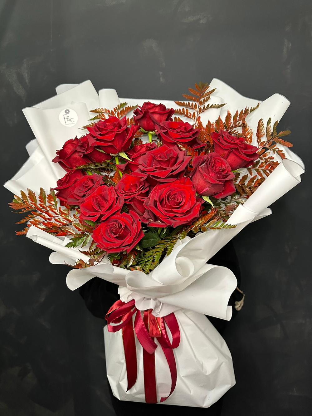 Красные розы в оформлении 🌹❤️