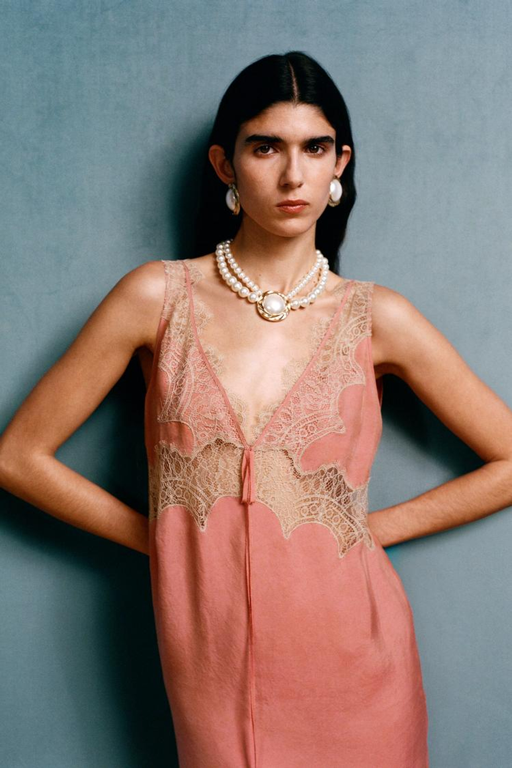 ZARA X WILLY CHAVARRIA ПЛАТЬЕ С КРУЖЕВОМ, РОЗОВЫЙ