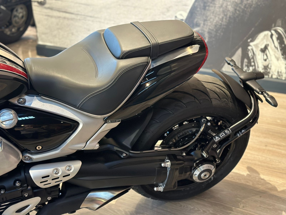 Triumph Rocket III R, Sapphire Black/Carnival Red/Silver Ice