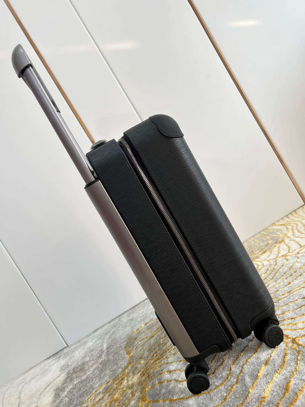 Louis Vuitton Horizon 55 Suitcase