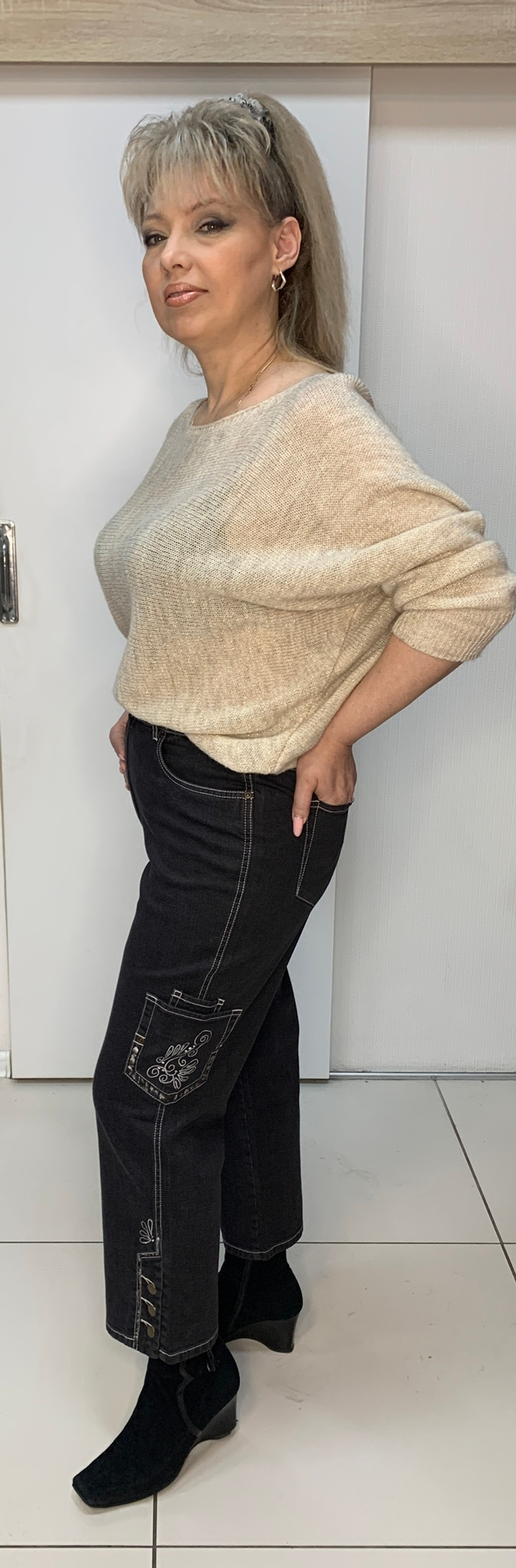 Стрейчевые немецкие джинсы с белой от строчкой