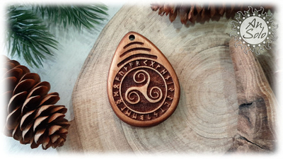 Оберег-слеза "Трискель" из кедра