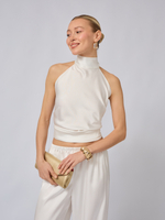 Топ халтер с открытой спиной из атласа