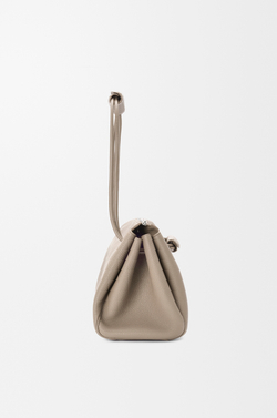 Loewe Сумка Madrid среднего размера из мягкой зернистой телячьей кожи, цвет глины