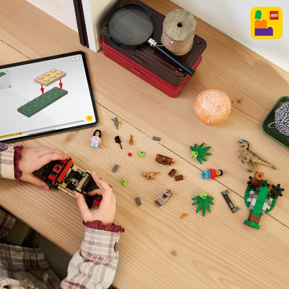 LEGO Jurassic World - Побег на вездеходе от хищника 76972