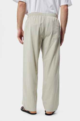 Бежевый костюм-тройка HEATHEN