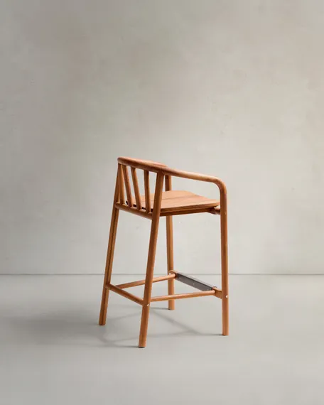 Полубарный стул для улицы Turqueta из дерева, высота 65 см