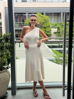 Платье в молочном цвете