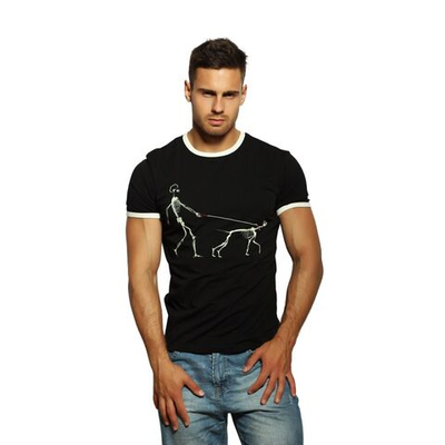 Мужская футболка с принтом в виде скелета собаки на поводке (Размер: M) (Цвет: черный)