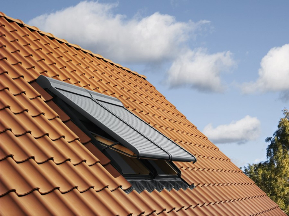 Рольставни VELUX на солнечной батарее