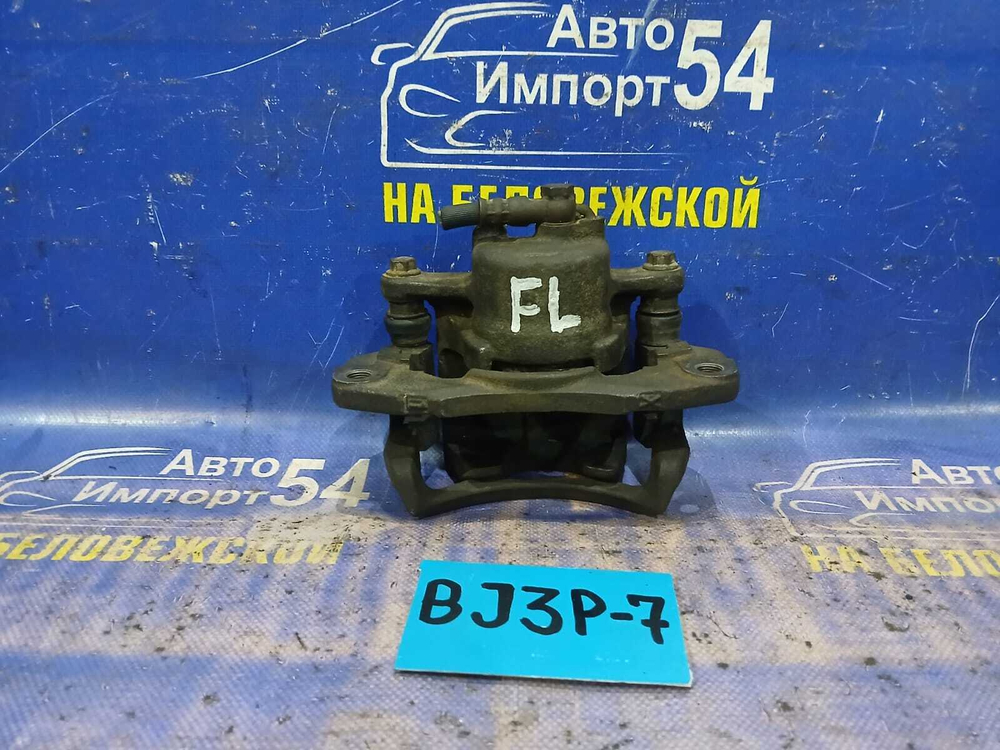Суппорт тормозной передний левый MAZDA FAMILIA 2001