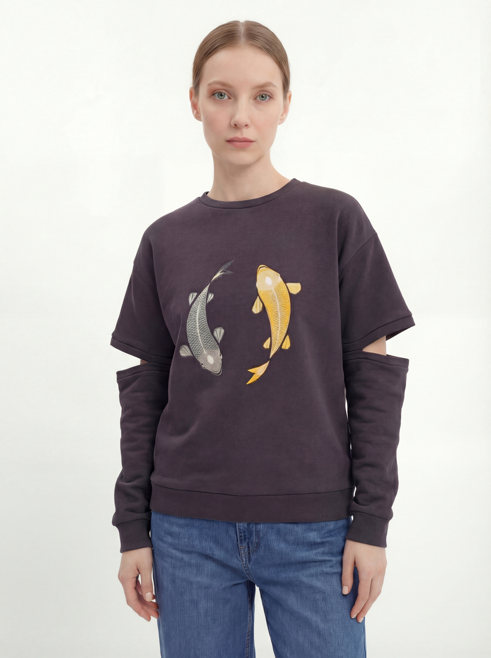 Свитшот из футера с вышивкой рыбки кои серый