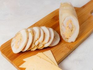 КУРИНЫЕ РУЛЕТИКИ С СЫРОМ 200гр с соусом горчица