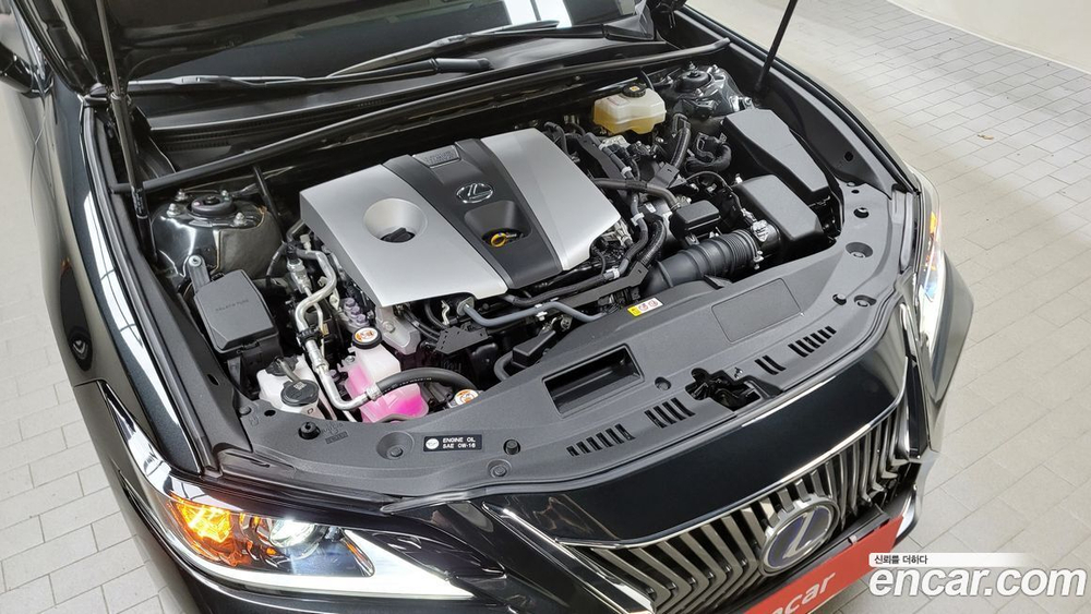 Lexus ES300h 7 Generation Luxury Plus (04.2021)