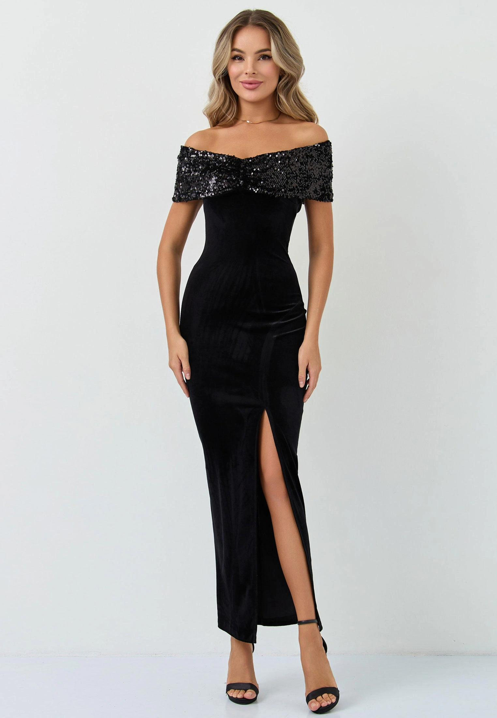 Платье со сборкой на груди и пайетками