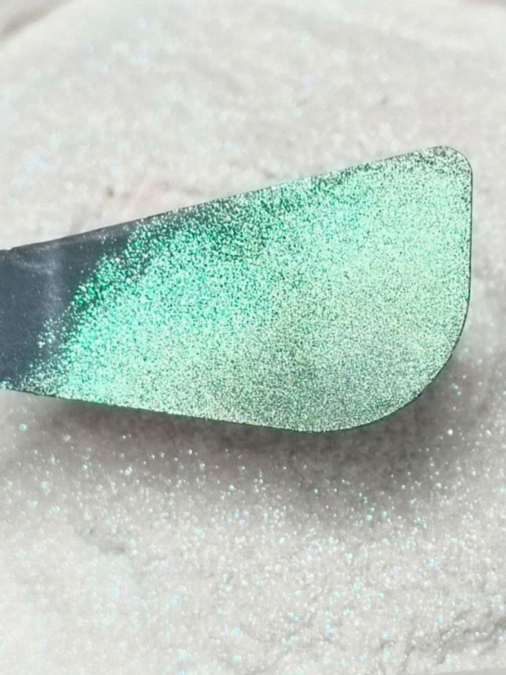 Премиум пигмент 9055 - Зелёно-салатовый мерцающий блеск 50-250 мкм - универсальный