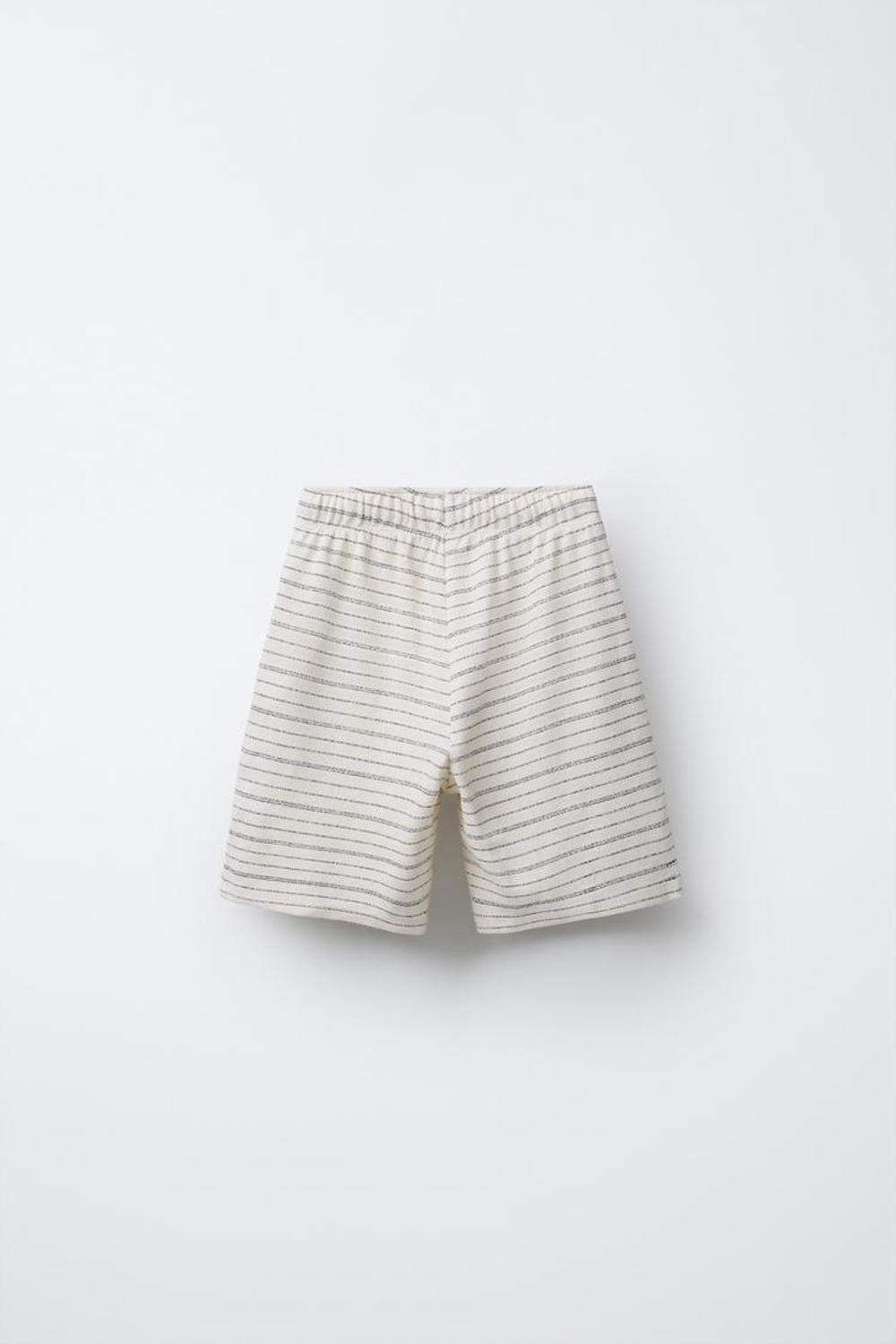 ZARA КОМПЛЕКТ ИЗ РЕЛЬЕФНОГО ПОЛО И ШОРТОВ-БЕРМУДОВ, ЭКРЮ