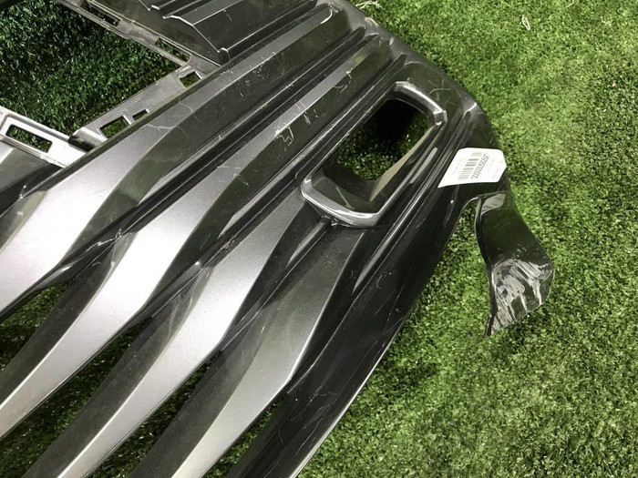 Решетка переднего бампера Toyota Camry xv70 (2017-2021)