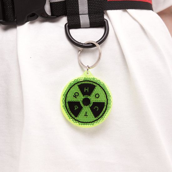 Брелок-катафот ЮНОСТЬ Радиация Зеленый