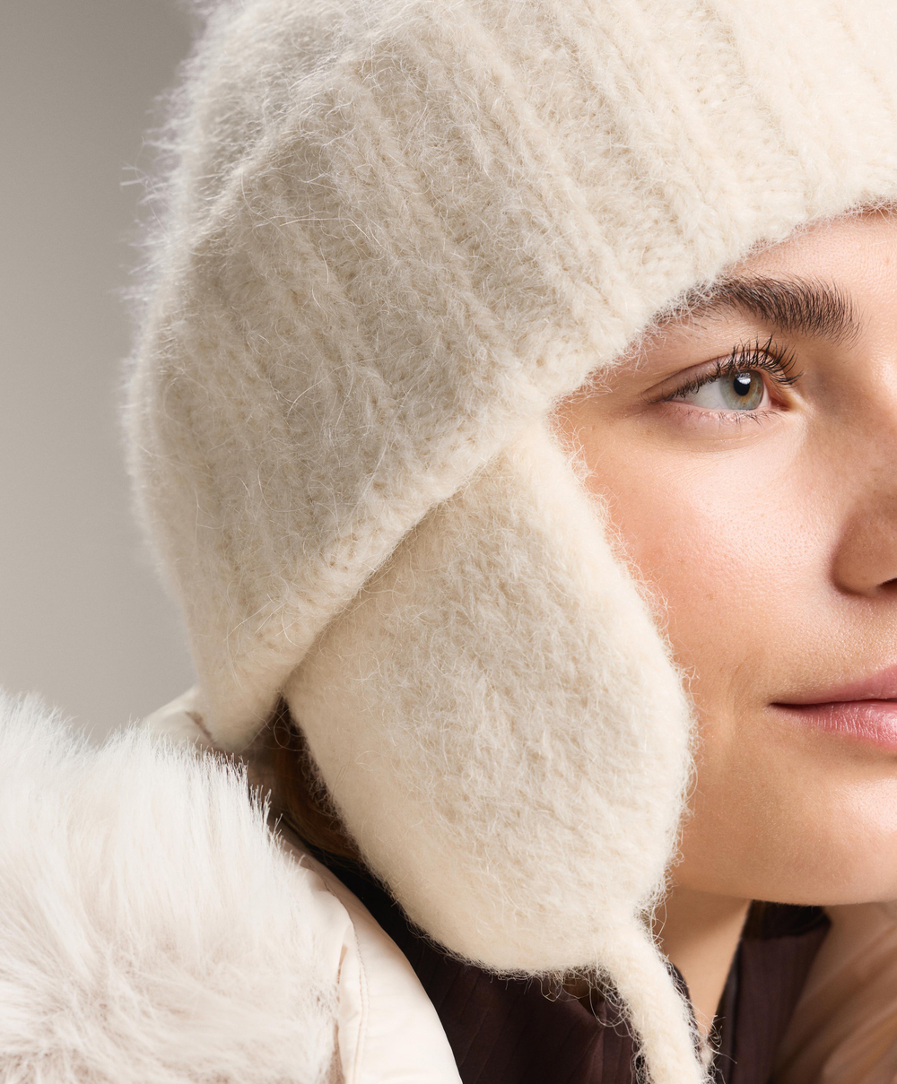 OYSHO Вязаная шапка, экрю