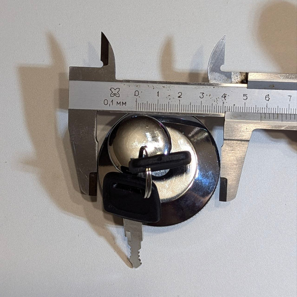 - Пробка бензобака Delta с ключом