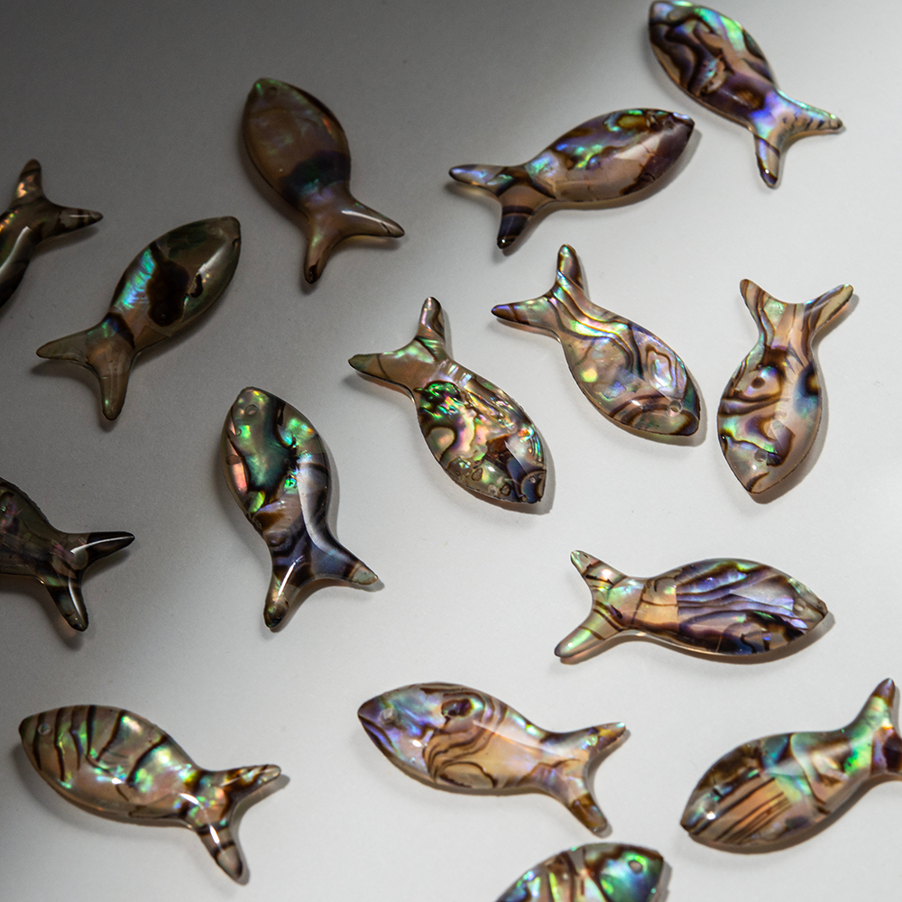 Бусина в форме рыбки из акрила с гелиотисом, 24,5*11мм