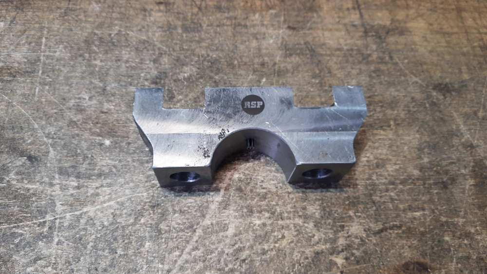 Крышка опорного катка 17A-30-16331