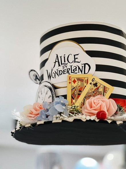 Alice in wonderland (home party)