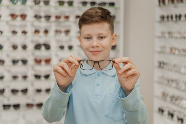 Детская оптика в Челябинске: как выбрать безопасные очки для ребёнка Детская оптика в Челябинске: как выбрать безопасные очки для ребёнка