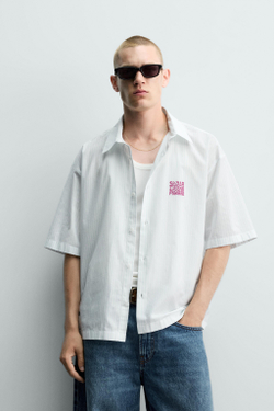 ZARА РУБАШКА BOXY FIT С ТЕКСТОВЫМ ПРИНТОМ, БЕЛЫЙ/СЕРЫЙ